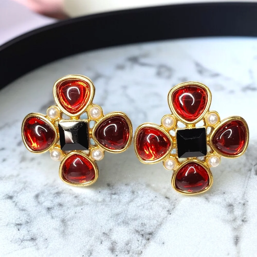 Elegant Red and Black Gold-Tone Earrings - Picture 1 of 4